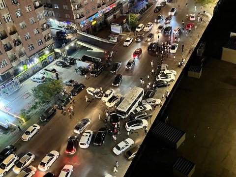 Bakıda 19 maşına çırpılan avtobusda sürücü olmayıb - VİDEO