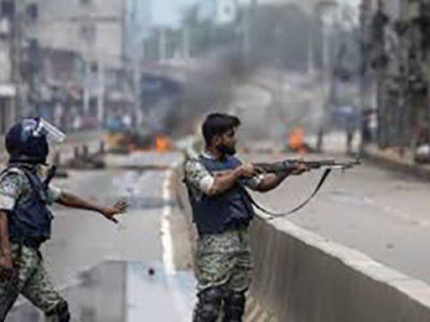 Banqladeşdə iğtişaşlar: Heykəllər dağıdıldı, muzeylər yandırıldı - VİDEO