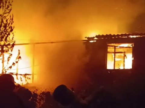 Bir kənddə 3 ev YANDI