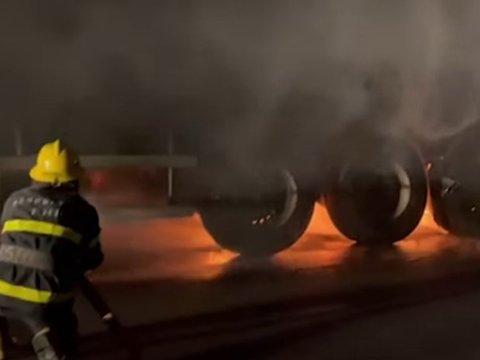 Kürdəmirdə yük maşını yandı - VİDEO