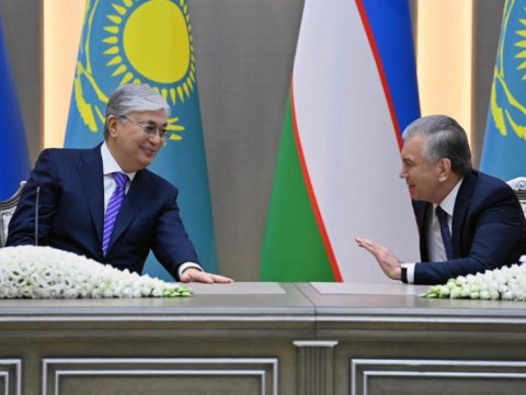 Mirziyoyev Qazaxıstana GEDİR