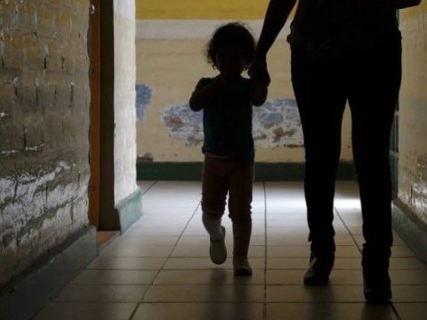 Azərbaycanda dəhşət: Azyaşlı övladını satışa çıxardı, uşağı əlindən alındı