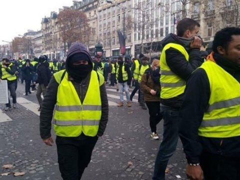 &ldquo;Sarı jiletlilər&rdquo; yenidən fəallaşır