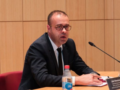 Azərbaycan diplomatı və xanımı qarət olundu - 90 minlik saat...