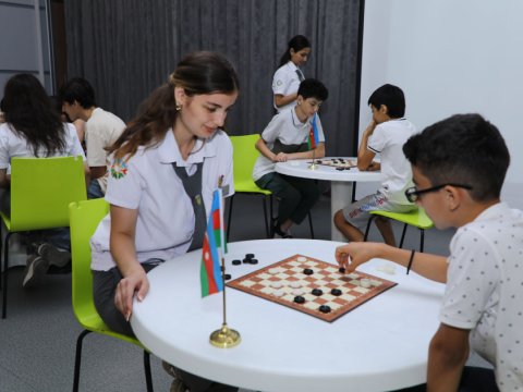 Bakıda oxuyan 1000-ə yaxın şagird yay məktəbində