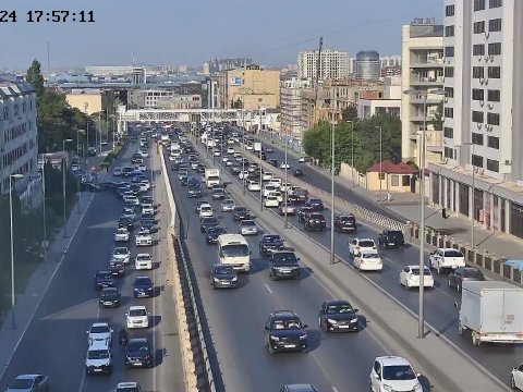 Bakı yollarında tıxac var - SİYAHI