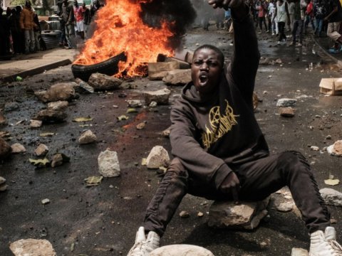 Etirazlarda 21 nəfər öldü