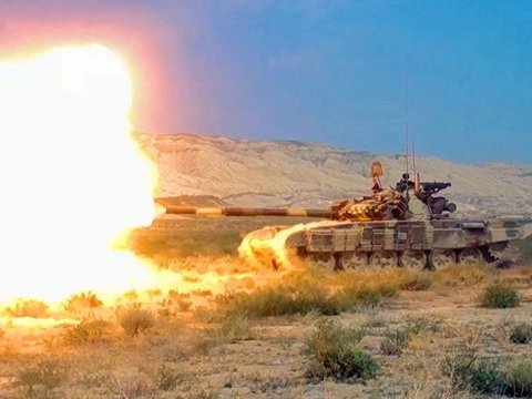 Azərbaycan ordusu hərbi təlimlər keçirir - VİDEO