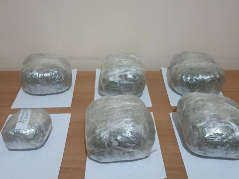 İrandan 5 kiloqram narkotik keçirmək istədilər