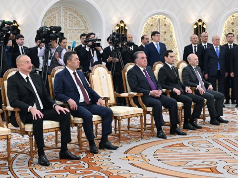 İlham Əliyev Mirziyoyevin təltif olunması mərasimində&nbsp;- FOTOLAR