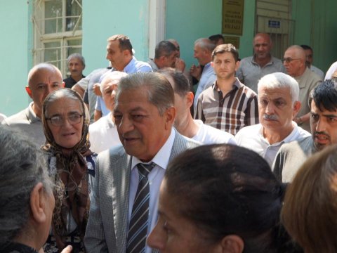 Cavanşir Feyziyev Şəkidə seçicilərilə görüşüb