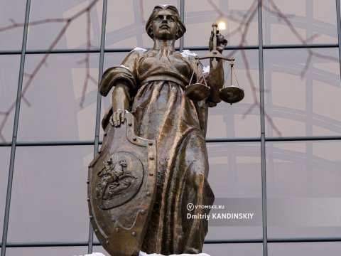 Rusiyada müharibəyə gedən müttəhimlərin məhkəmələrdəki işi dayandırıla bilər