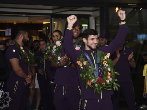 MOK Olimpiya medalçılarını mükafatlandırdı