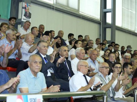 Azay Quliyevin seçicilərlə görüşüləri davam edir: &ldquo;Heç vaxt deputatımızı axtarmadıq, həmişə o bizi aradı&rdquo;