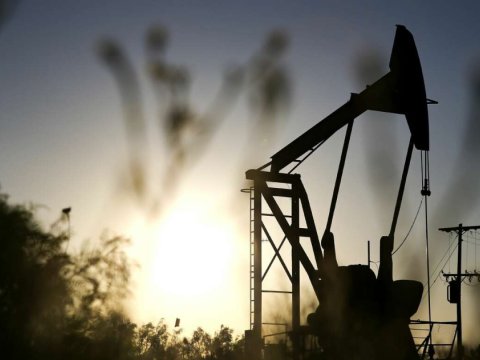 Birjalarda neft bahalaşır