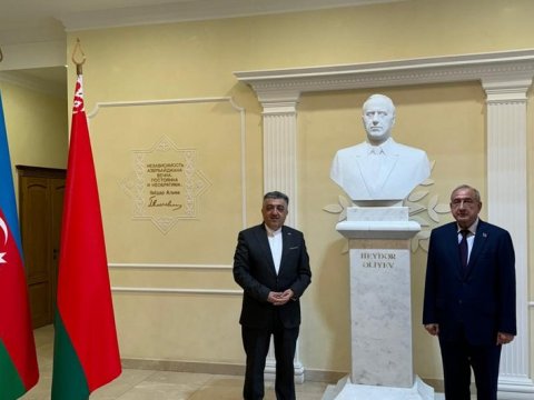 Məhərrəm Əliyev iranlı həmkarı ilə görüşüb