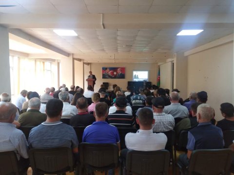 Əli Məsimli Qax seçiciləri ilə bir arada - FOTO