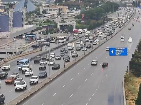 Bakının tıxaclı yolları - SİYAHI