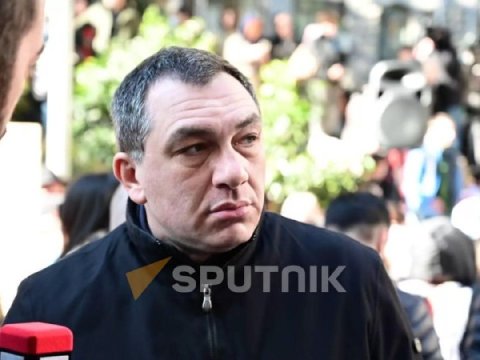 Saakaşvilinin keçmiş silahdaşı siyasi partiya YARADIR