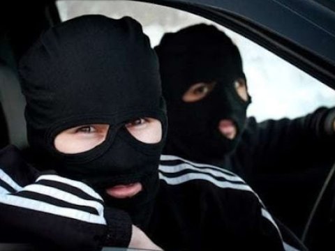 Ələ keçirdikləri pulla özlərinə &ldquo;Porsche&rdquo;, &ldquo;İnfiniti&rdquo; alıblarmış...