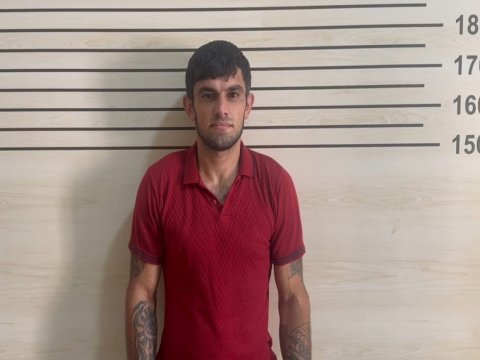 Qardaşının evindən oğurluq etdi