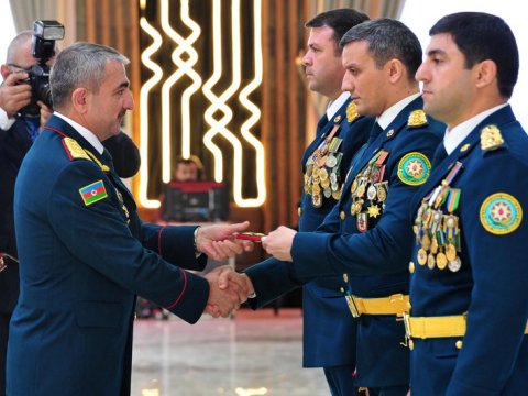 Elçin Quliyev yeni generallara rütbələrini təqdim etdi