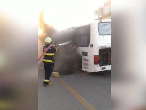 Bakıda sərnişin avtobusu yandı - VİDEO