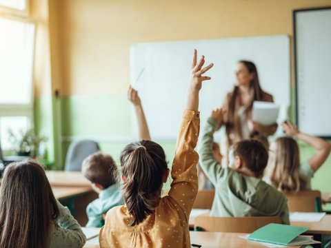 Övladlarını məktəbə göndərməyən valideynləri hansı cəza gözləyir?