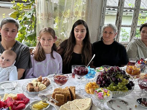 Leyla Əliyeva şəhid ailəsinin evində