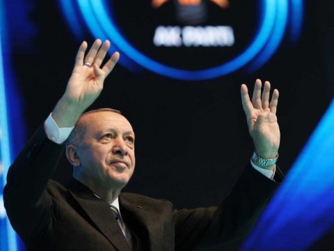 2 deputat və 13 bələdiyyə sədri AKP-yə QOŞULDU