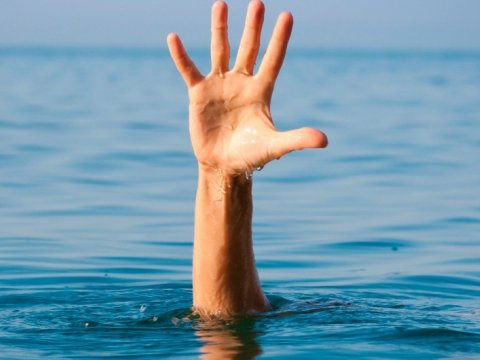 Bataqlıqda batmaq təhlükəsi ilə üzləşən şəxs xilas edildi