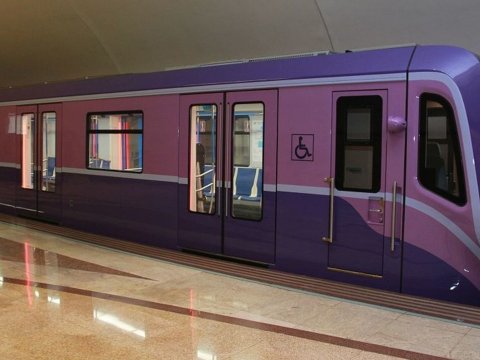 Metroda qatarlar gecikdi - SƏBƏB