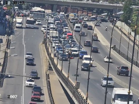 Bakıda qəza - yük yola dağıldı