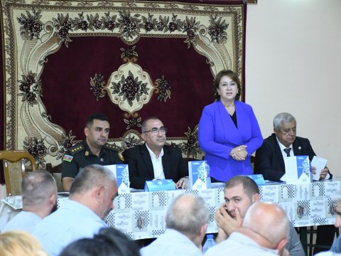 Mehriban Vəliyeva&nbsp;11-ci mikrorayon seçiciləri ilə görüşdə - FOTO