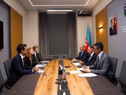 Nazir "Starlink" rəsmisi ilə görüşdü