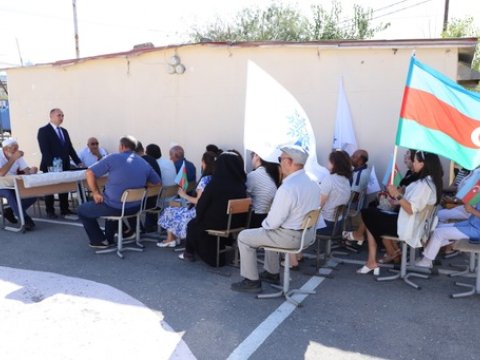 Deputatlığa namizəd seçiciləri ilə görüşüb - FOTO