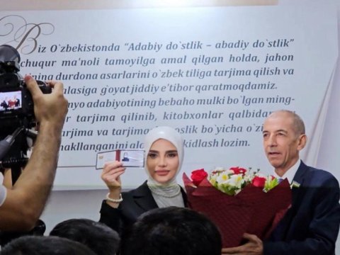 Azərbaycanlı şairə Özbəkistan Yazıçılar Birliyinin fəxri üzvü oldu