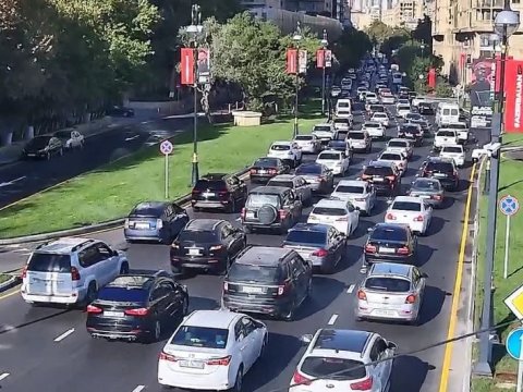 Bakının tıxac olan yolları - SİYAHI