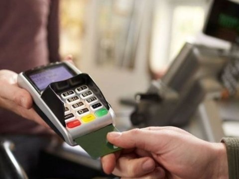 Son bir ildə nağdsız əməliyyatlar 1,6 dəfə artıb