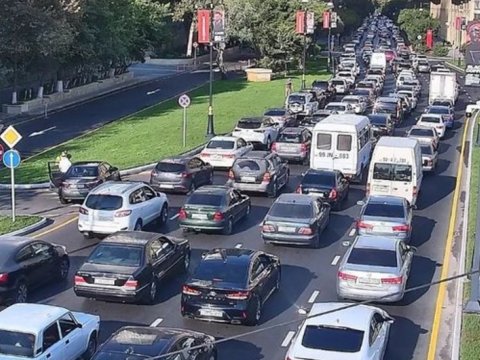 Bakının tıxaclı yolları - SİYAHI