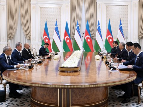İlham Əliyev Mirziyoyevlə görüşdü