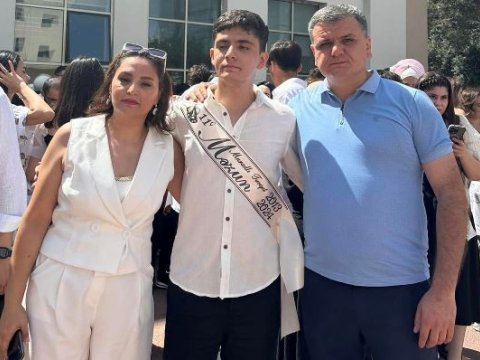 Baş redaktor oğlu ilə eyni gündə tələbə adını qazandı
