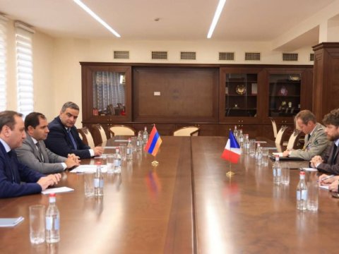 Papikyan Fransa səfiri ilə görüşdü