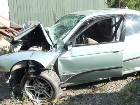 "Opel" ağaca çırpıldı - Ölənlər var&nbsp;