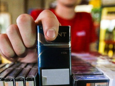 Azyaşlıya siqaret satan şəxs cəzalandırıldı