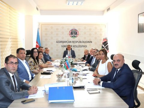 4 vəkilə töhmət verildi