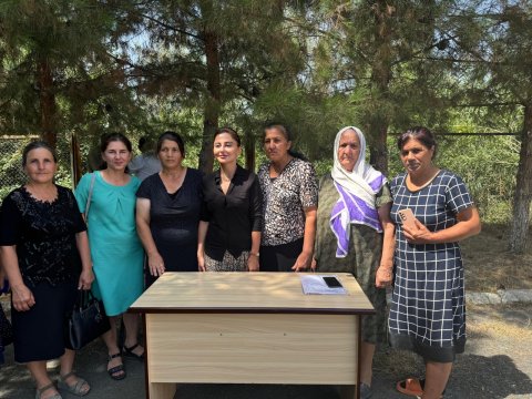 Əminə Ağazadənin seçicilərilə görüşləri davam edir