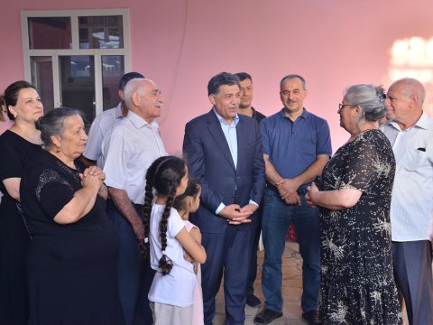 Aydın Hüseynov seçicilərlə görüşüb