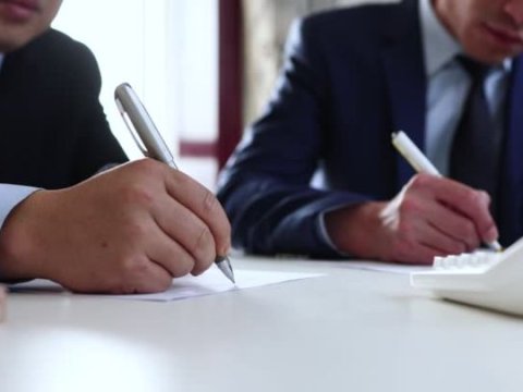 Mərkəzi Bank 5 BOKT-nun vəzifəli şəxslərini cərimələdi