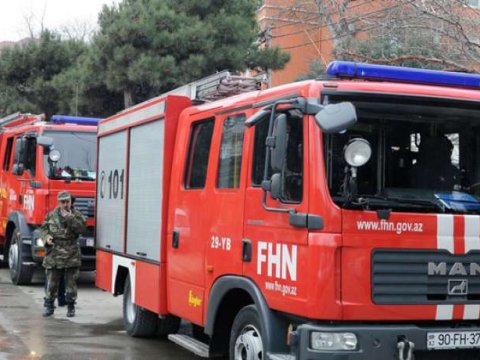 Neftçalada 4 otaqlı ev yanıb